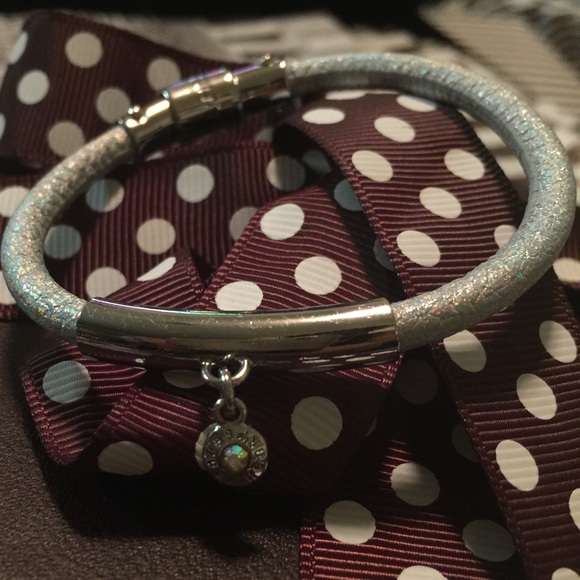 Porte-clés & Bracelet En Cuir Fleuri Henri Bendel - Multicolore, Occasion Très Bon état